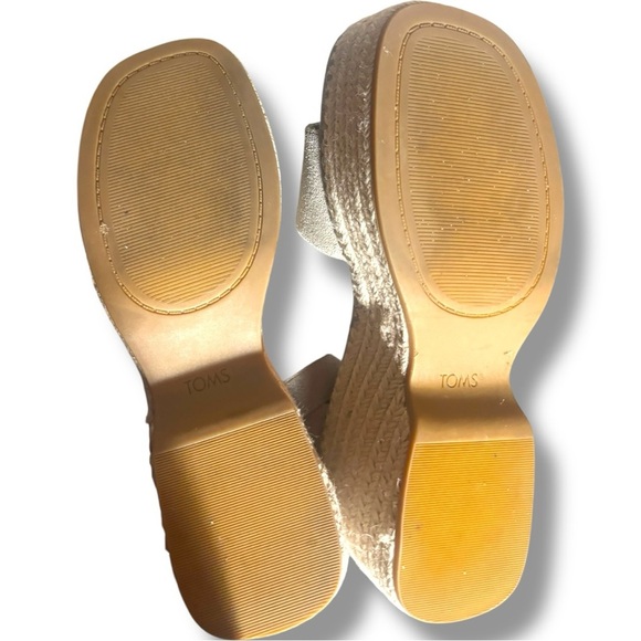 Toms Stylish Light Olive/Taupe Suede Ankle Buckle Platform Sandals - Picture 5 of 5